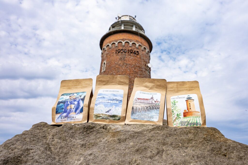 Kawa Kołobrzeska palarni Colbergcoffee pod latarnią morską w Kołobrzegu
